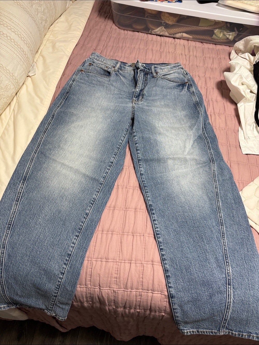 Classic Wide-Leg Women’s Jeans in Light Blue Wash